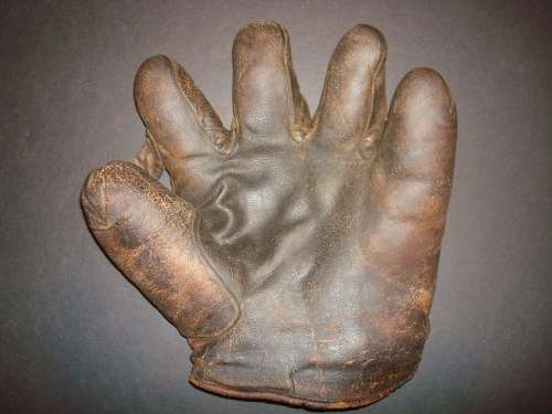 Spalding 1 Inch Web With Wool Lining Front